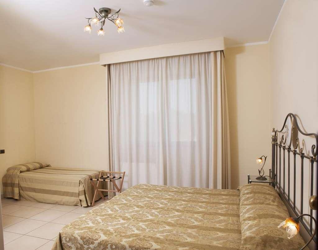 Hotel Villa Fiorita ジュリアノーヴァ 部屋 写真