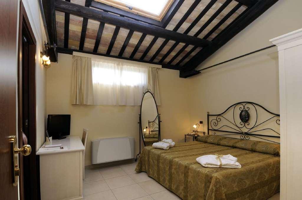 Hotel Villa Fiorita ジュリアノーヴァ 部屋 写真
