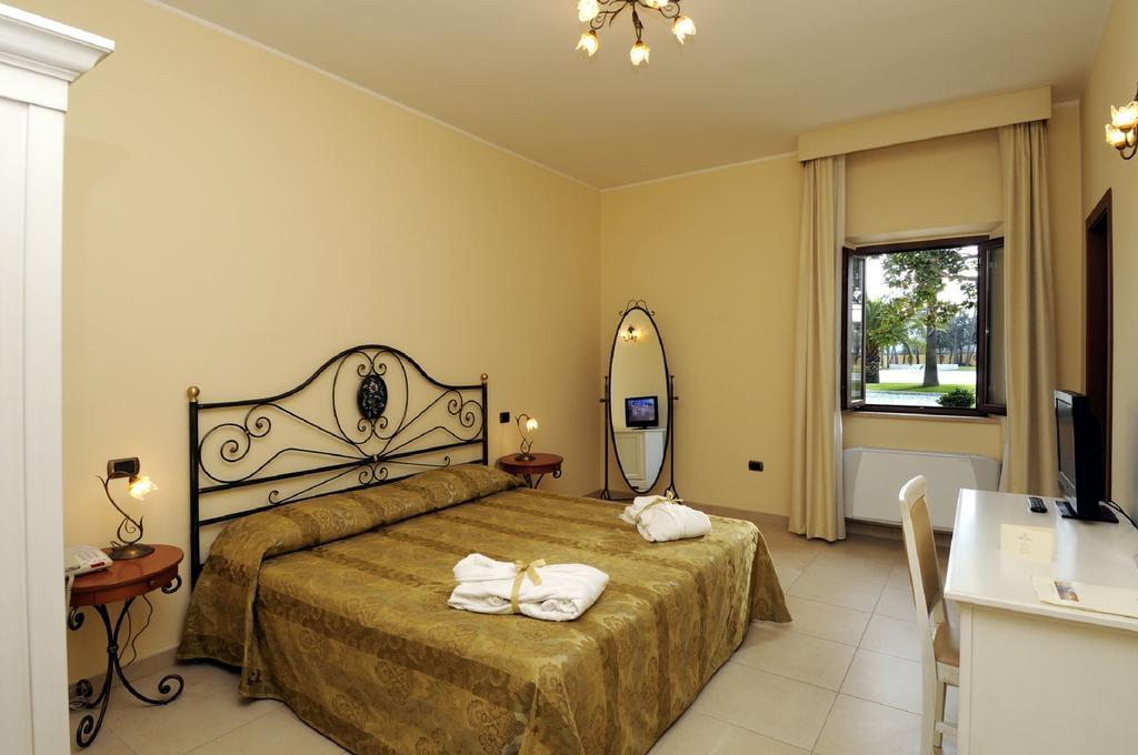 Hotel Villa Fiorita ジュリアノーヴァ 部屋 写真