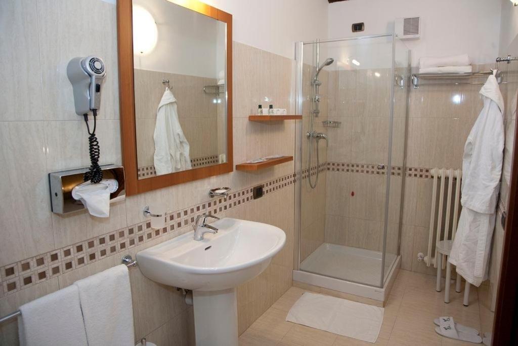 Hotel Villa Fiorita ジュリアノーヴァ 部屋 写真